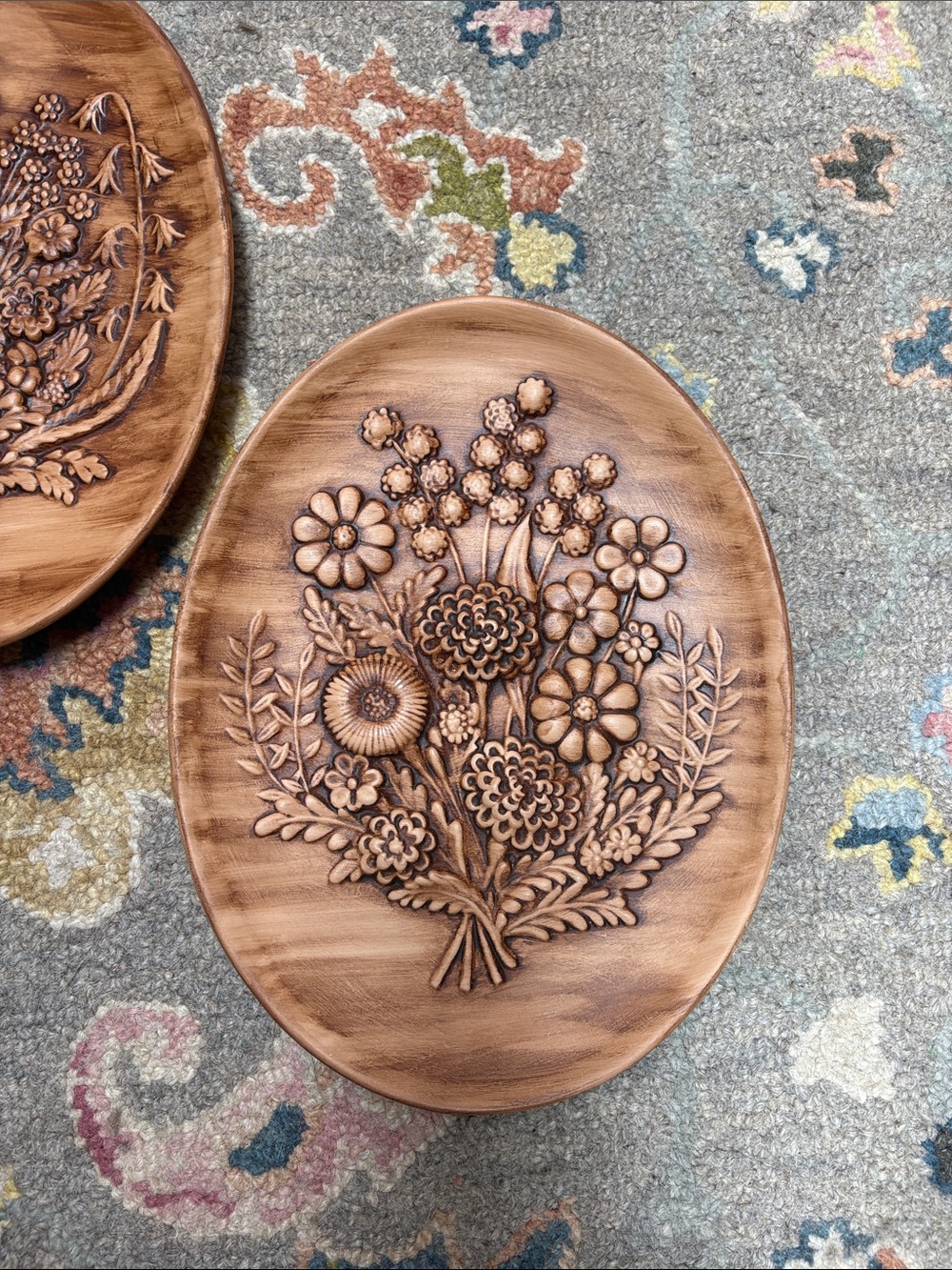 1981 Ceramic Floral Wall Plaques Set of 2 - Picture 11 of 12